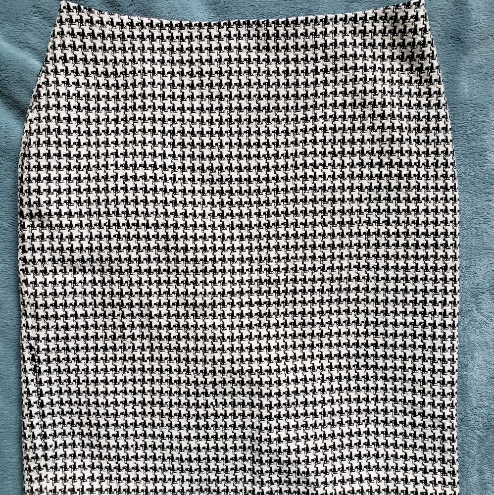 White House Black Market Houndstooth Pencil Skirt